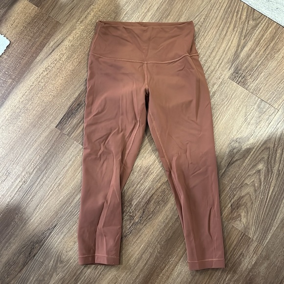 Lululemon Wunder Train 23” Cropped Leggings - Picture 2 of 6